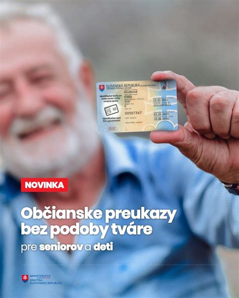 Ilustrácia: Senior preukazujúci sa občianskym preukazom vodičovi autobusu