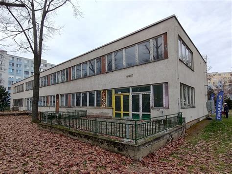Vonkajší pohľad na budovy Komunitného multifunkčného centra na Krivánskej ulici