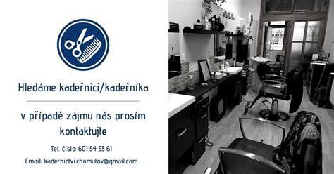 Holič pri práci s klientom v modernom barbierskom salóne