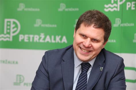Starosta Petržalky a zástupcovia kultúrnych inštitúcií na úvodnom podujatí Seniorfestu
