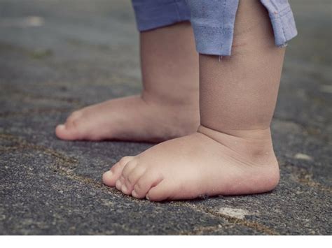 detská noha v barefoot topánke