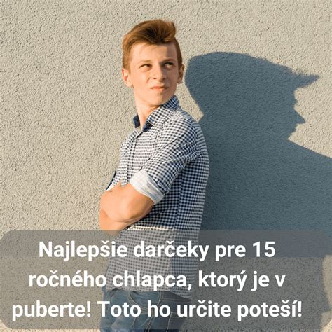 Dieťa dáva vyrobený darček staršiemu človeku