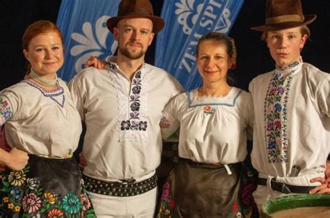Prehľad slovenských krojov z rôznych regiónov