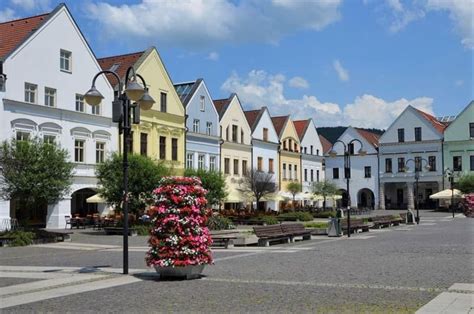 Historické námestie v Prachaticiach s renesančnými domami
