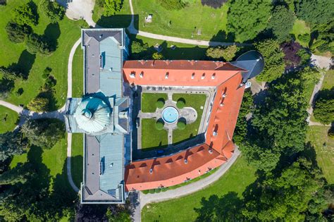 Letecký pohľad na kaštieľ v Topoľčiankach